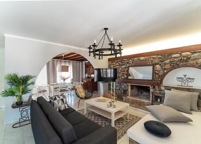 بيت للعطل Beach House By The Sea