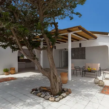 Beach House By The Sea Γεννάδι