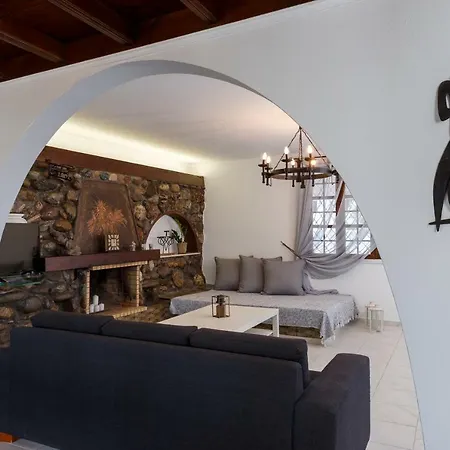 Beach House By The Sea Γεννάδι