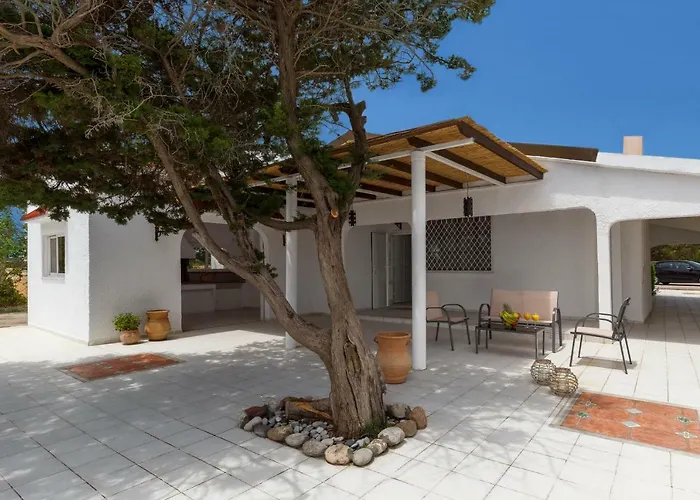 Beach House By The Sea Γεννάδι