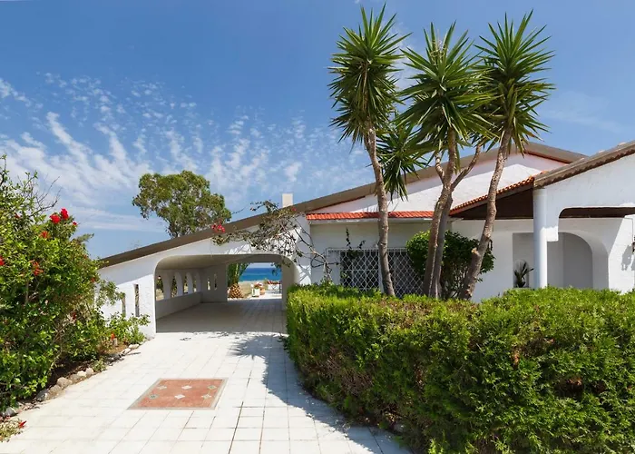 Beach House By The Sea Γεννάδι